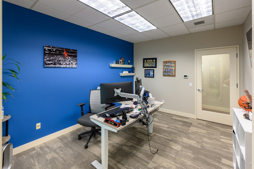 More Photos Of 296 SW Columbia St, Bend Office For Sale