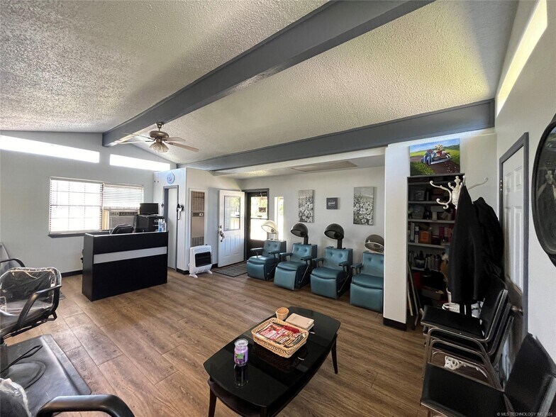 More Photos Of 1401 S McQuarrie Ave, Wagoner Storefront Retail Office For Sale
