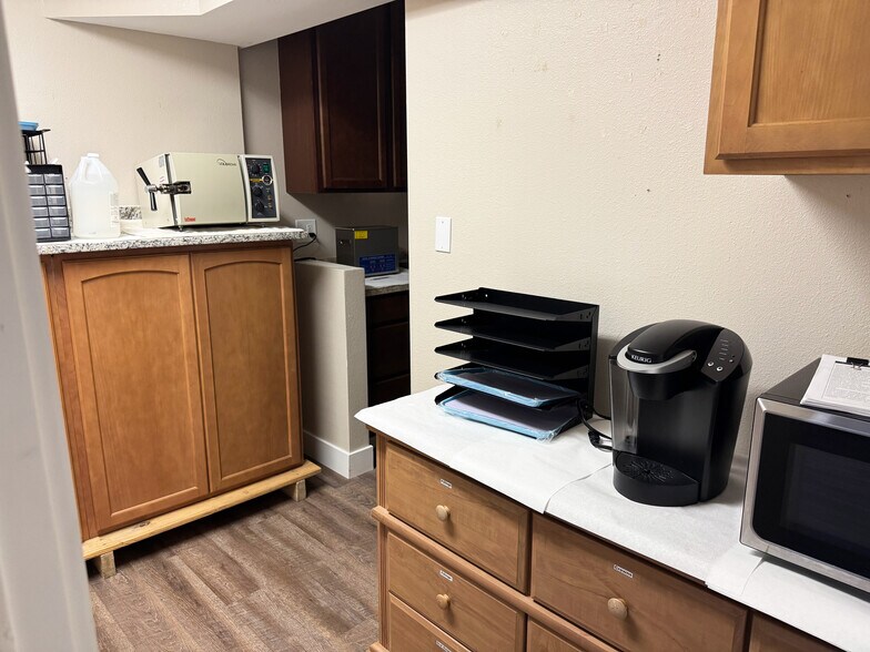 More Photos Of 845 N State St, Orem Office For Lease