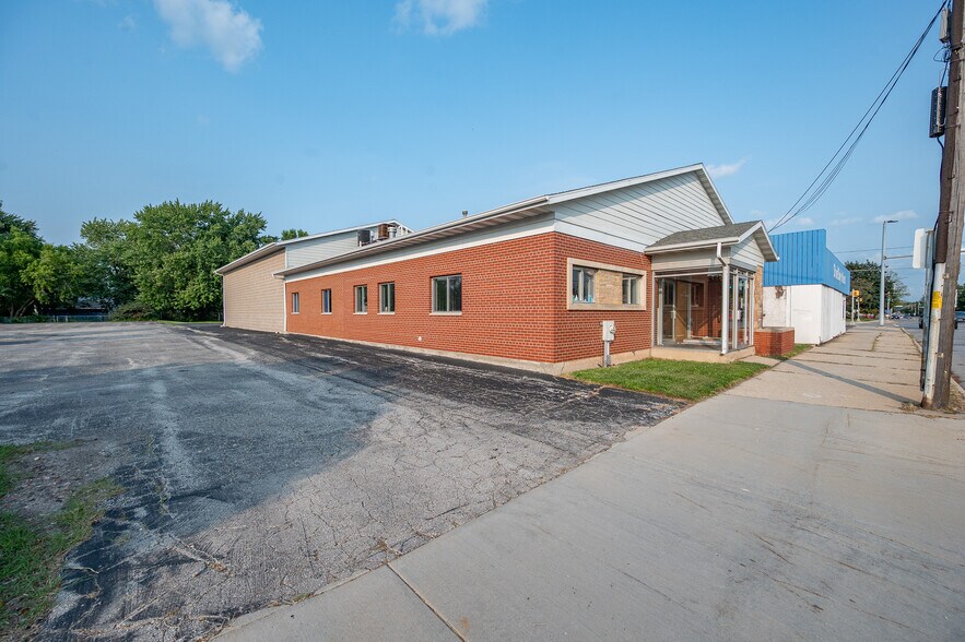 More Photos Of 1279 E Mason St, Green Bay Storefront For Sale
