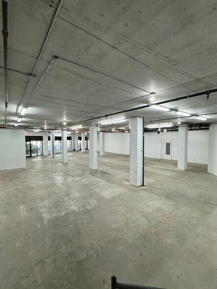 More Photos Of 5124 Roosevelt Ave, Woodside Apartments For Lease