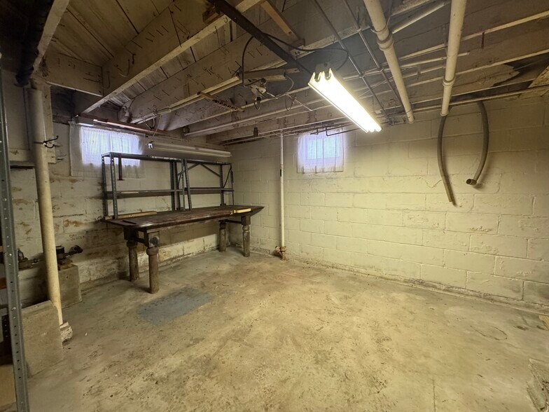 More Photos Of 374 Niles Cortland Rd SE, Warren Specialty For Sale