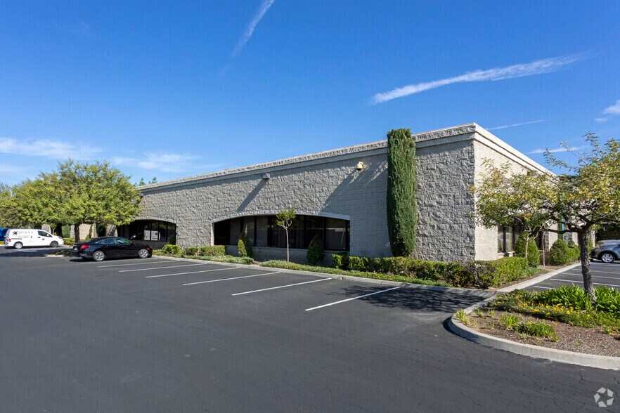 More Photos Of 7580 N Ingram Ave, Fresno Office For Lease