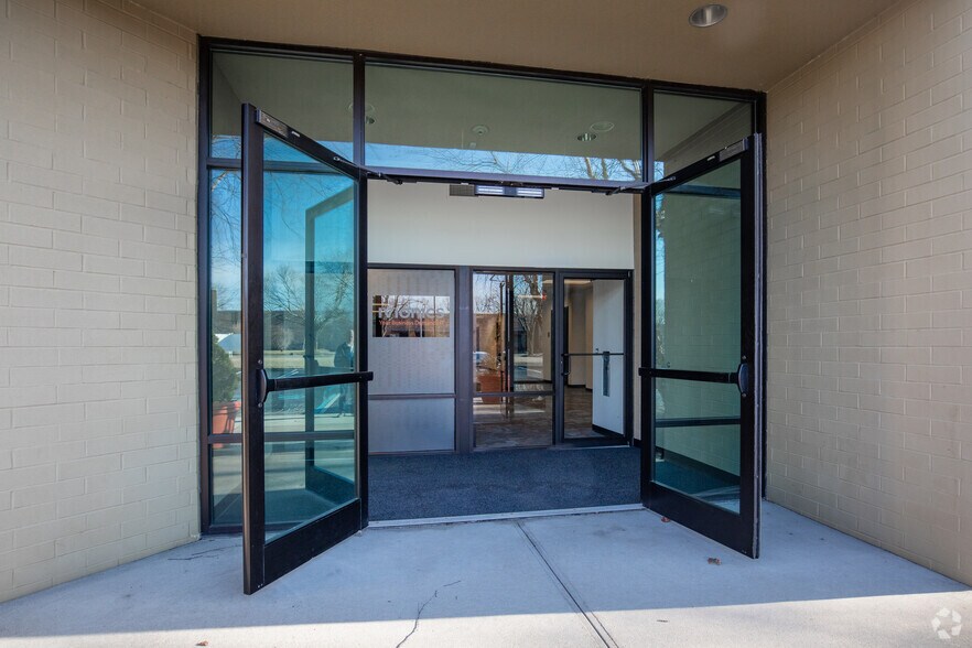 More Photos Of 135 Engineers Rd, Hauppauge Medical For Lease