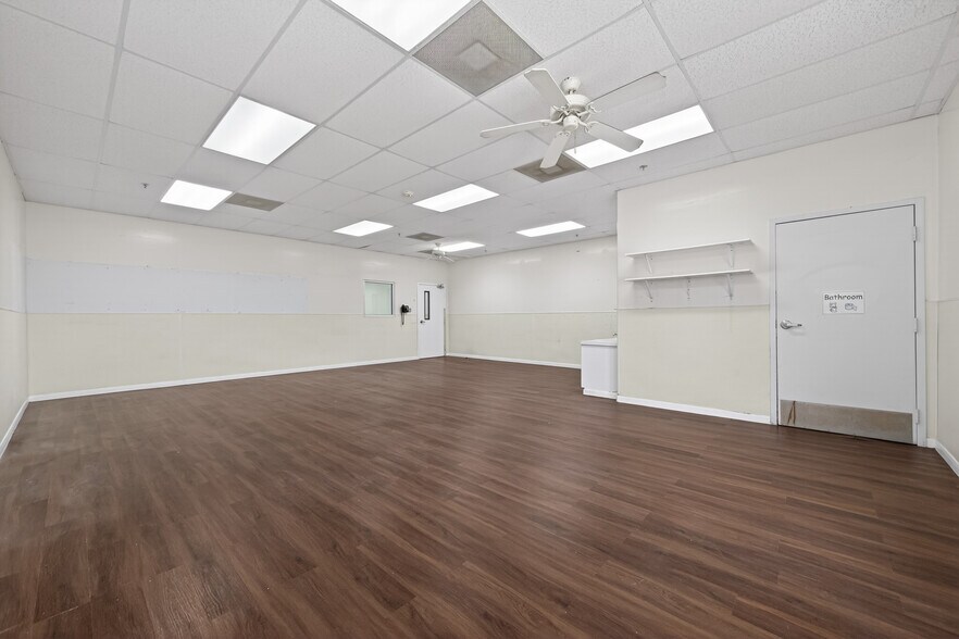 More Photos Of 8525 Queenston Blvd, Houston Freestanding For Sale