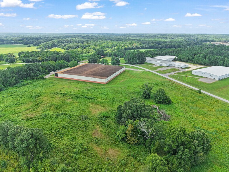 More Photos Of 479 Swanson Dr, Dresden Manufacturing For Sale