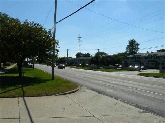 More Photos Of 27500 Hoover Rd, Warren Medical For Lease