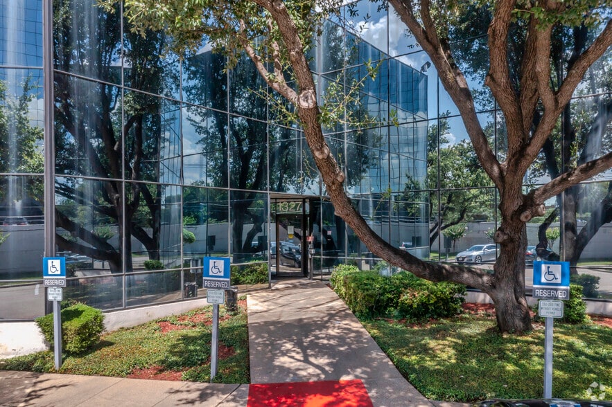 More Photos Of 1327 Empire Central Dr, Dallas Office For Lease
