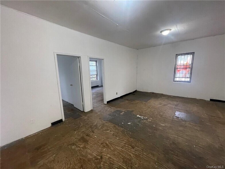 More Photos Of 654 Westchester Ave, Bronx Storefront For Sale