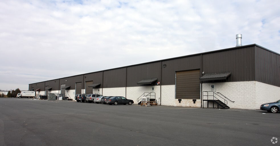 More Photos Of 6946-6962 Wellington Rd, Manassas Warehouse For Lease
