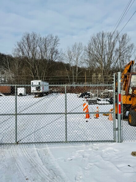 More Photos Of 1635 New Stanton Ruffsdale Rd, Hunker Parking Lot For Sale