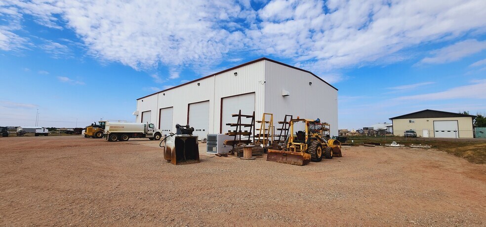 More Photos Of 860 35th Ave E, Dickinson Warehouse For Sale