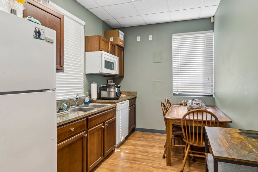 More Photos Of 26208 Lee Hwy, Abingdon Medical For Lease