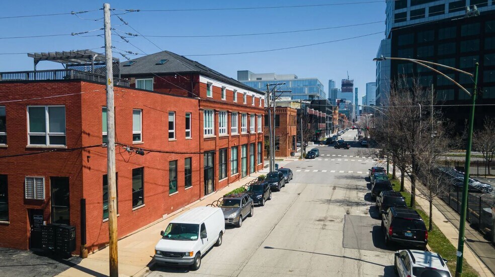 More Photos Of 1400-1416 W Fulton St, Chicago Loft Creative Space For Lease