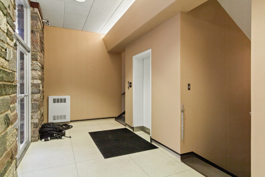 More Photos Of 17 1st Ave SW, Minot Bank For Sale