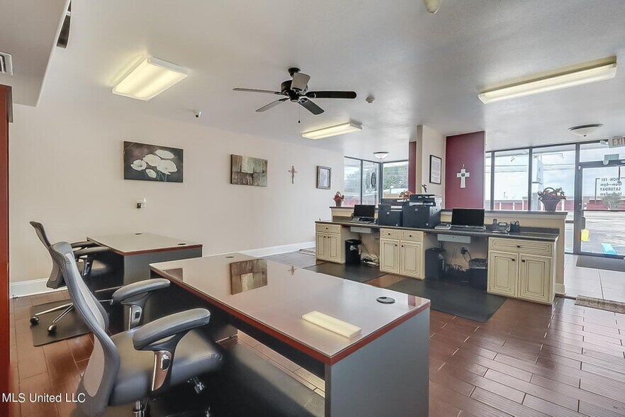More Photos Of 507 Pass Rd, Gulfport Office For Sale