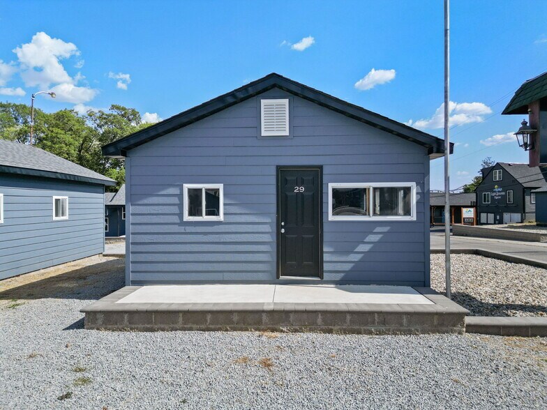 More Photos Of 4983 E Indiana Beach Rd, Monticello Hotel For Sale