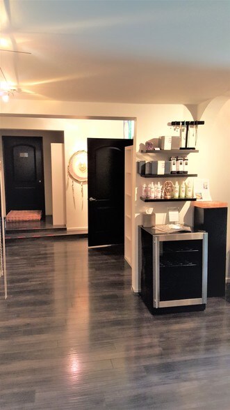 More Photos Of 1390 S Coast Hwy, Laguna Beach Storefront For Lease