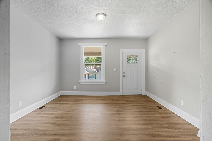 More Photos Of 1604 W 9th St, Davenport Multifamily For Sale