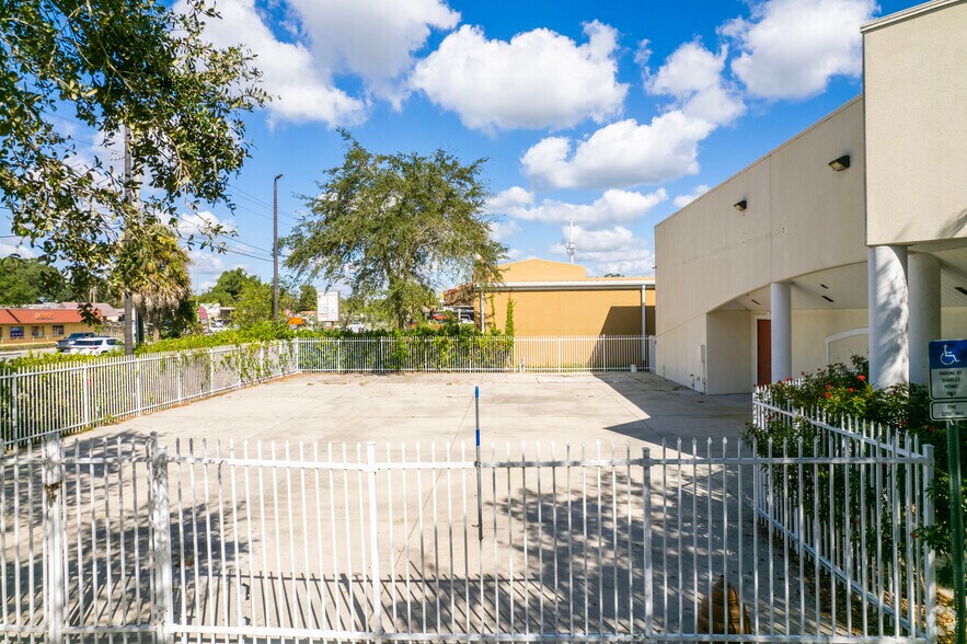 More Photos Of 13507 N Nebraska Ave, Tampa Restaurant For Lease