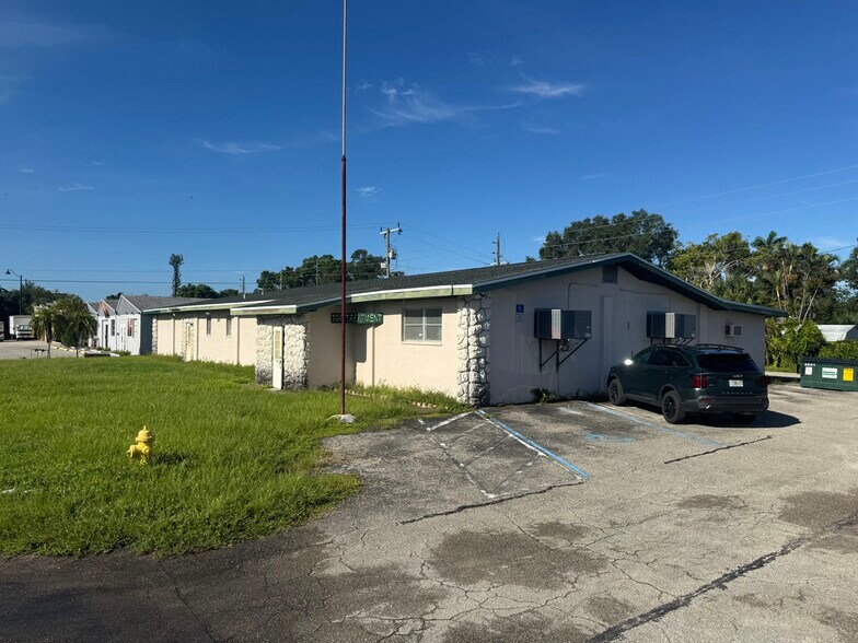 More Photos Of 50 Mildred Dr, Fort Myers Flex For Sale