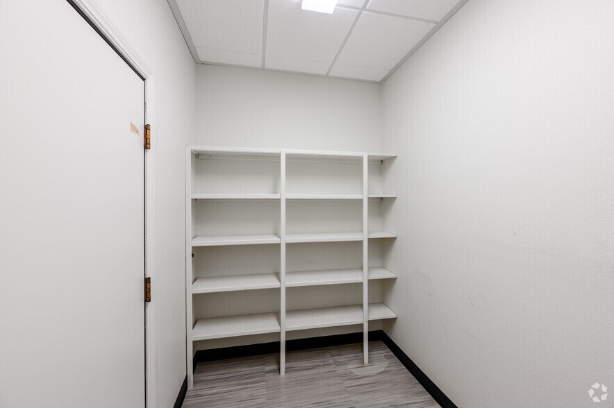 More Photos Of 530 S 6th St, Las Vegas Office For Lease