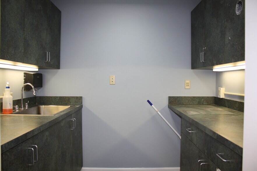 More Photos Of 80 E Main St, Port Jervis Flex For Sale