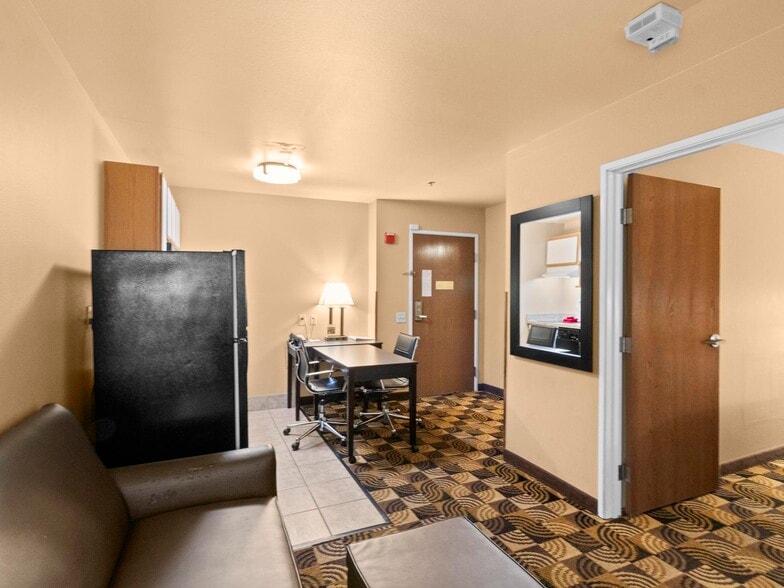 More Photos Of 1001 W College, Oak Creek Hotel For Sale