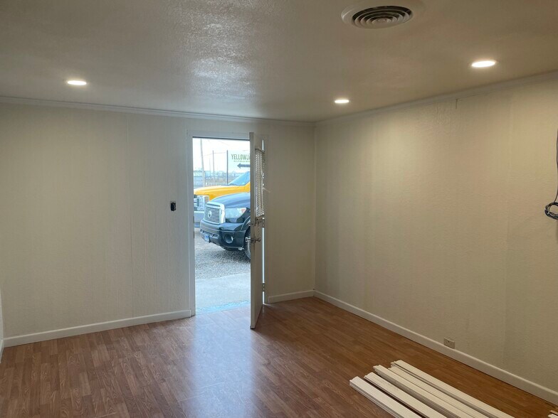 More Photos Of 32 County Road 201, Pecos Industrial For Lease