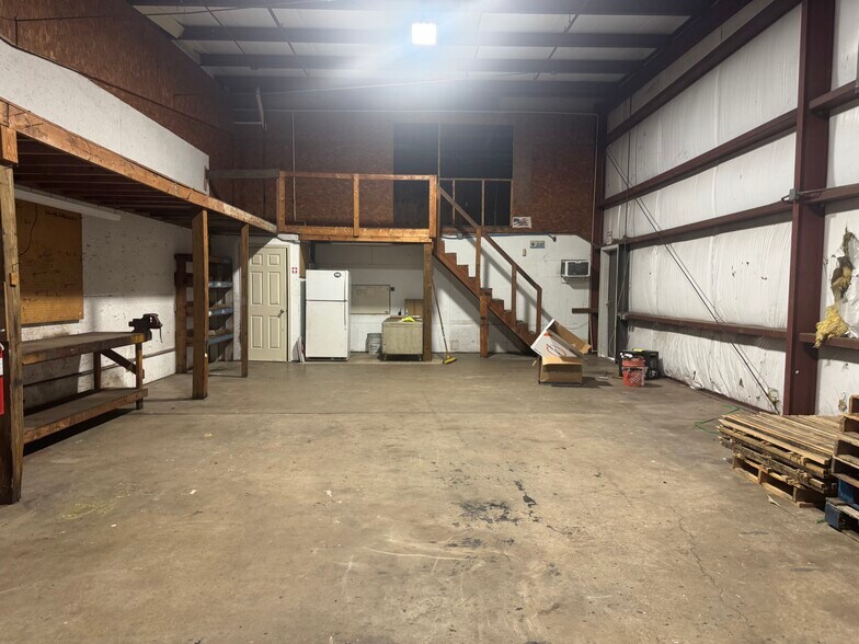 More Photos Of 205 Edgar St, Atlantic Beach Warehouse For Lease