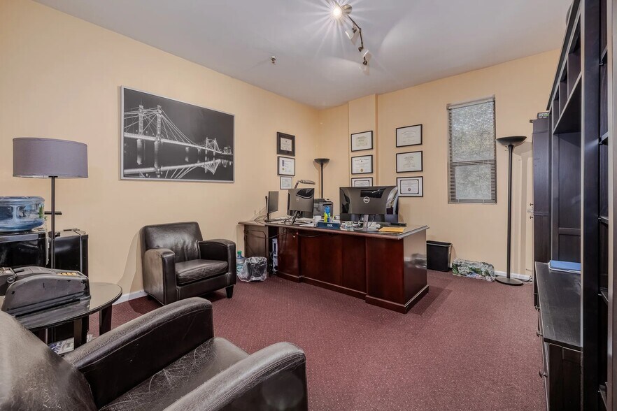 More Photos Of 1551 Kellum Pl, Mineola Office For Sale