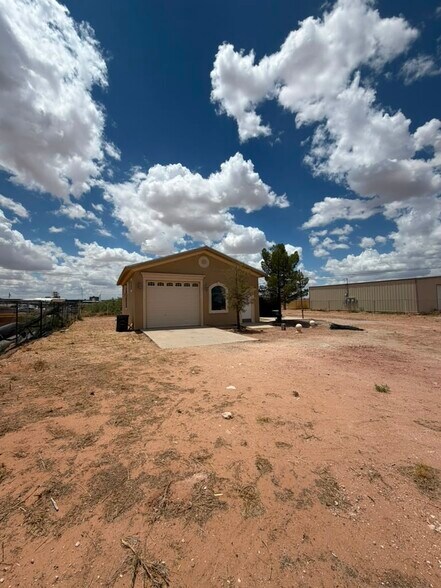 Primary Photo Of 13618 Emma Ln, El Paso Flex For Lease