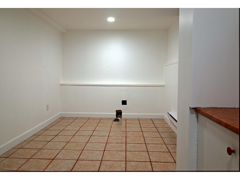 More Photos Of 40 Rue Principale, Gatineau Office For Sale