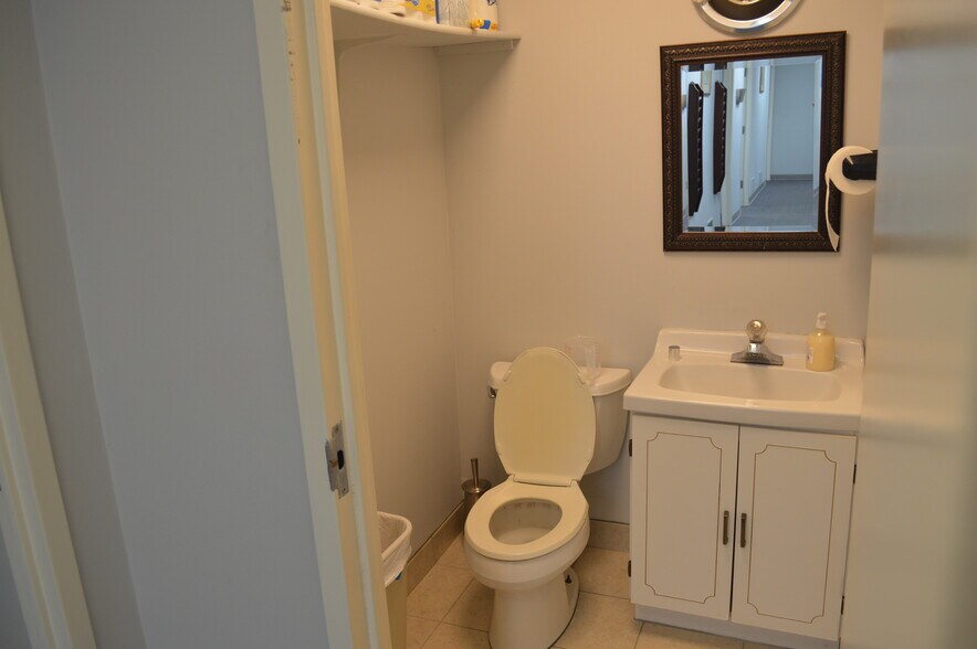 More Photos Of 2065-2067 Klockner Rd, Trenton Medical For Lease