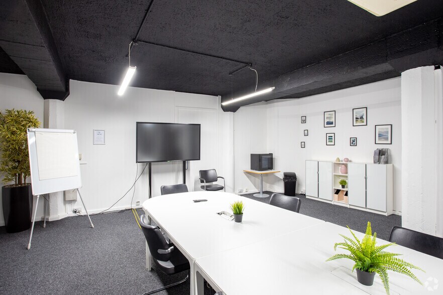 More Photos Of Washington St, Glasgow Office For Lease