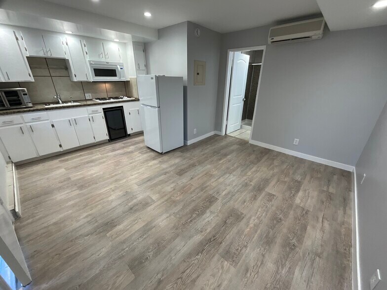 More Photos Of 10814-10818 Blix St, West Toluca Lake Apartments For Sale