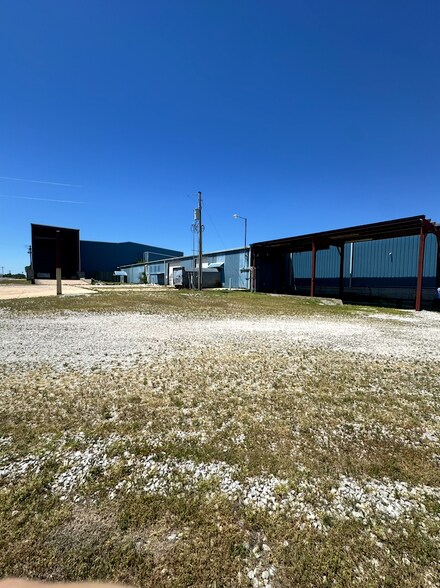 More Photos Of 1301 Industrial Park Rd, Mountain Grove Warehouse For Lease