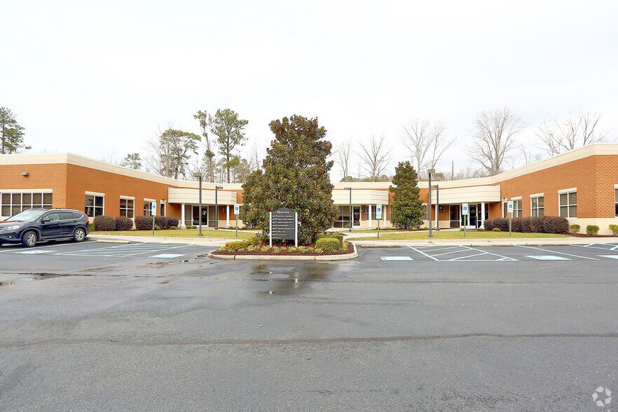 More Photos Of 41 Old Oyster Point Rd, Newport News Office For Sale