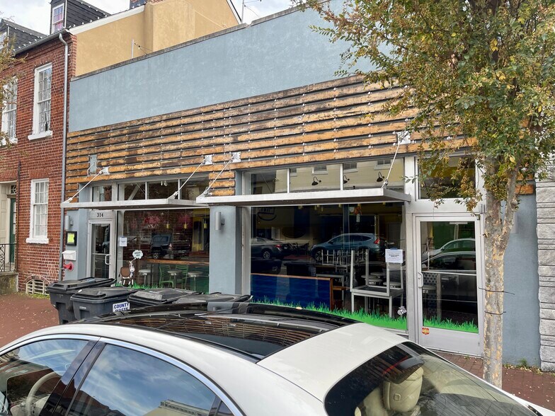 More Photos Of 314 William St, Fredericksburg Storefront For Lease