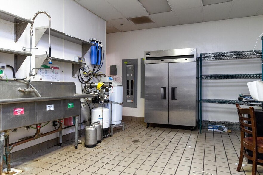 More Photos Of 4961-4991 Carpinteria Ave, Carpinteria Storefront Retail Office For Lease