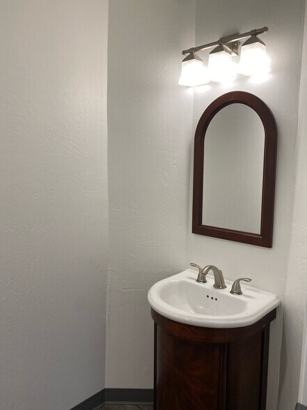 More Photos Of 5700 W Olive Ave, Glendale Medical For Lease
