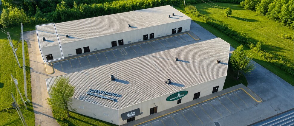 More Photos Of 5764-5766 N Thompson St, Springdale Warehouse For Lease