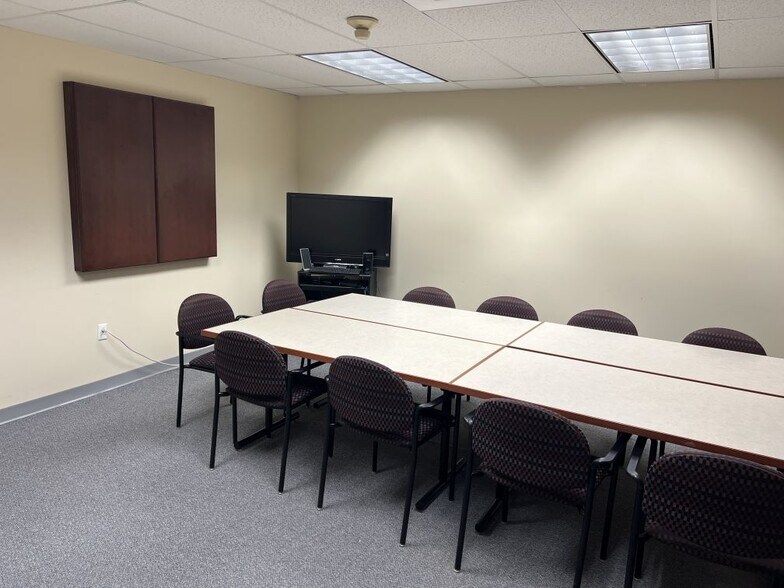 More Photos Of 753 Boston Post Rd, Guilford Office For Lease