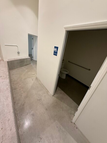 More Photos Of 5235-45 Lankershim Blvd, North Hollywood General Retail For Lease