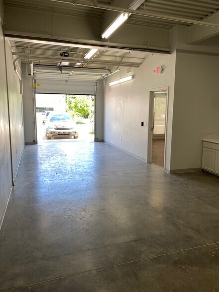 More Photos Of 7037 Twin Hills Ave, Dallas Unknown For Lease