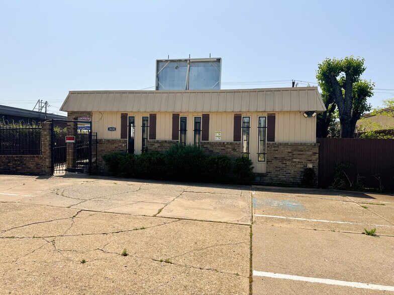 More Photos Of 3630 Almazan Dr, Dallas Medical For Lease