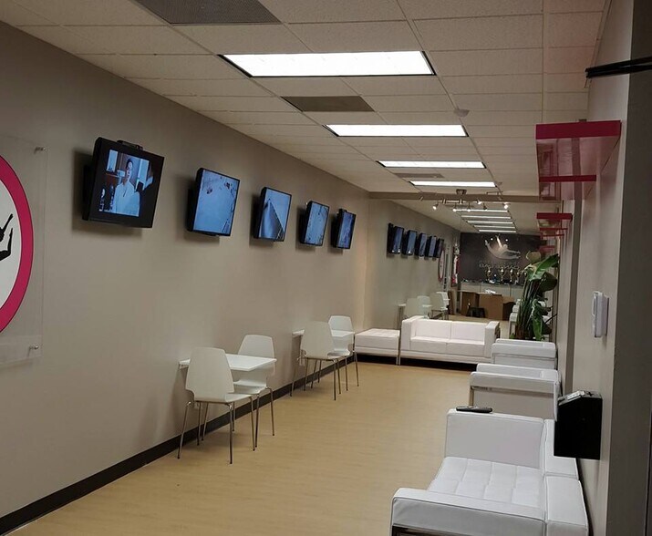 More Photos Of 3939 Hillcroft Ave, Houston Storefront For Lease