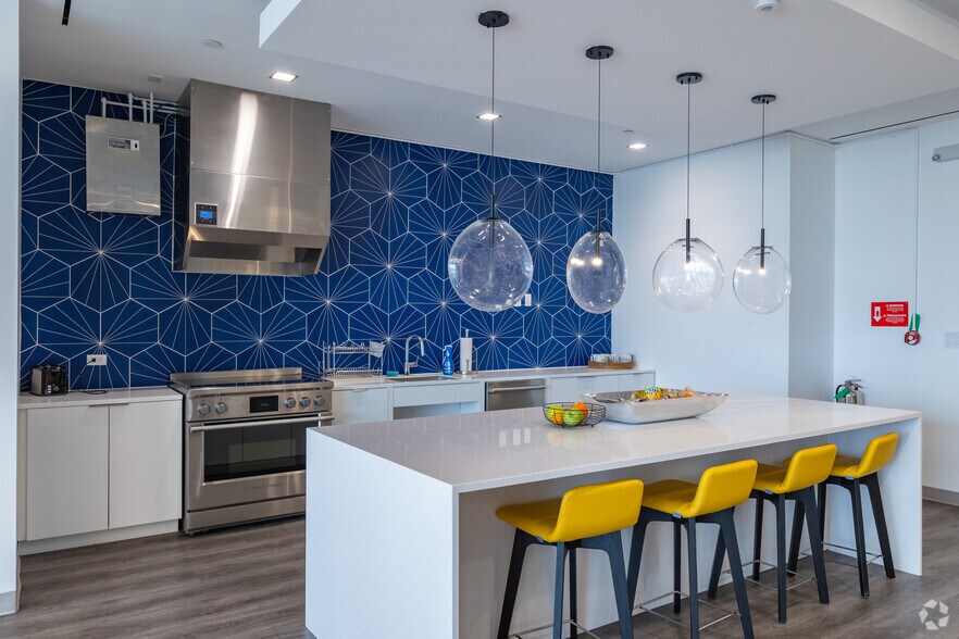 More Photos Of 9655 Katy Fwy, Houston Unknown For Lease