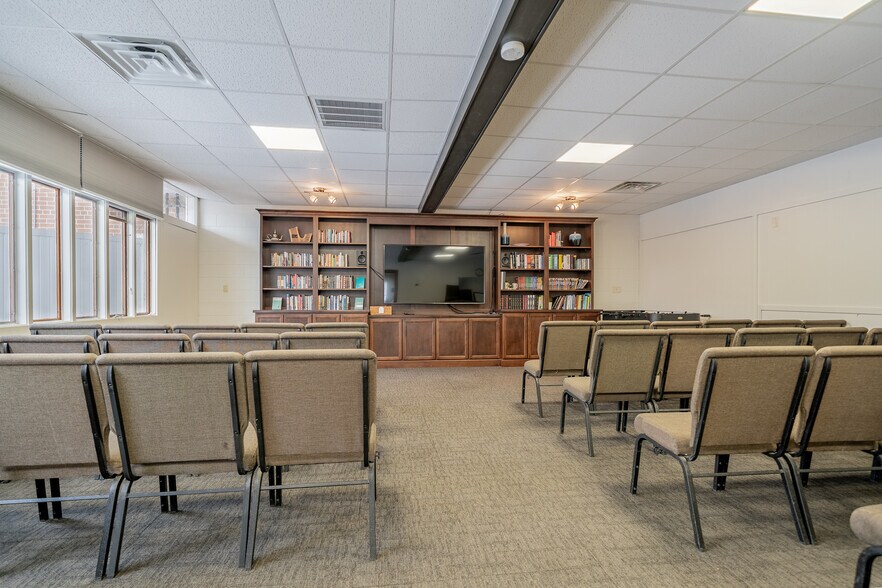 More Photos Of 1331 High Ave, Oshkosh Religious Facility For Sale