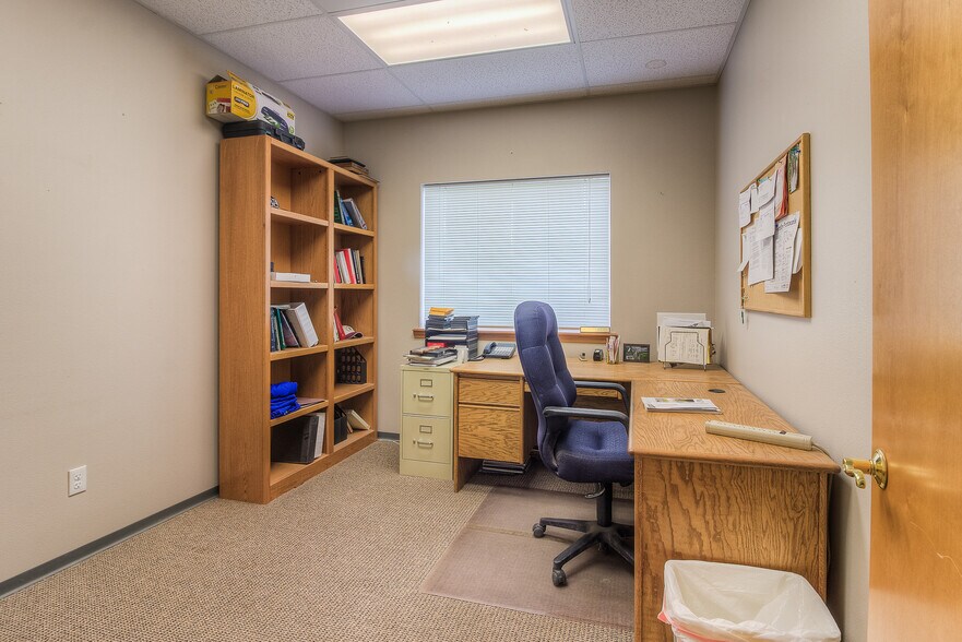 More Photos Of 445 Barnard Blvd, Sunnyside Office For Sale